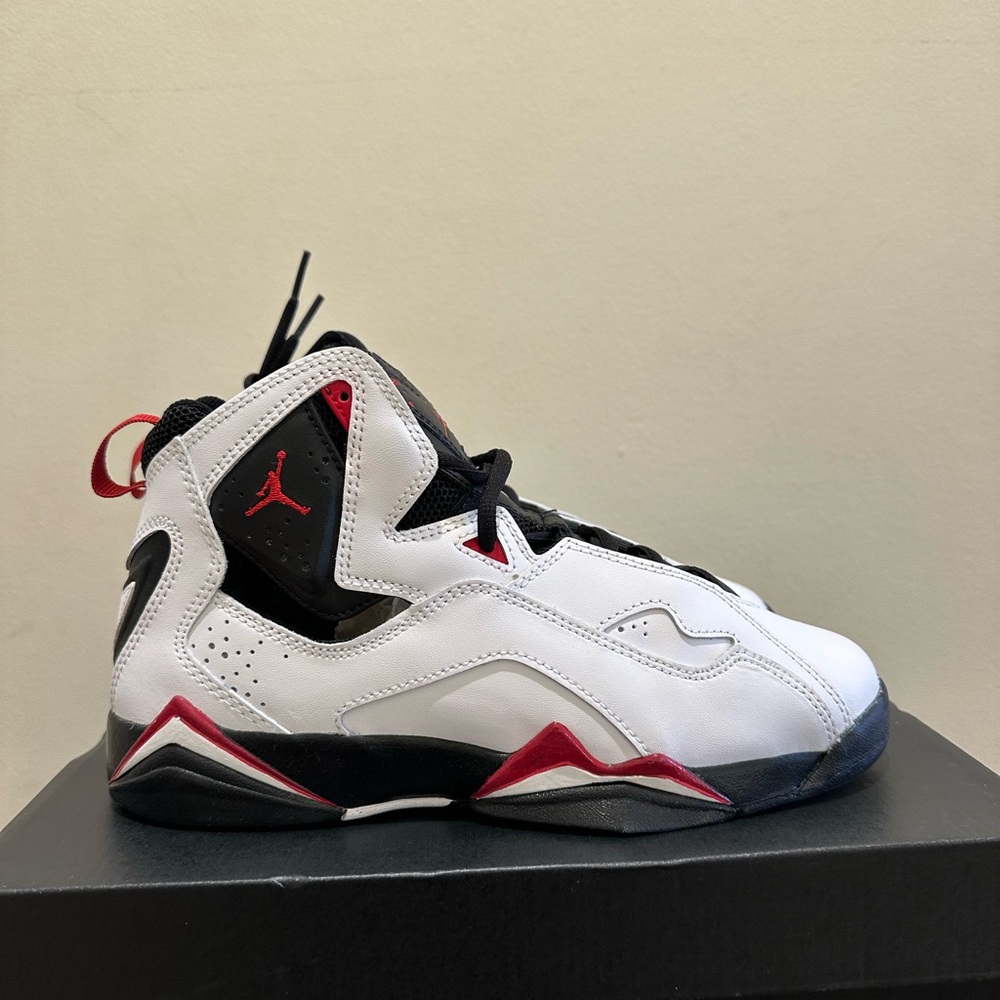 NIB Big Kid's Jordan True Flight White/Varsity Red Black  343795 160